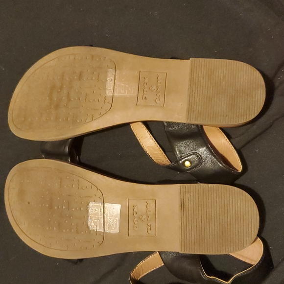 Sandals size 8.5 - Picture 2 of 3